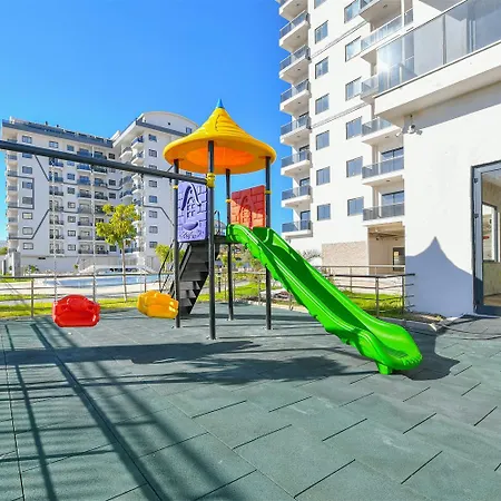 Sifir Muhtesem Havuzlu Aileye Oezel 1e1 Rezidans 公寓式酒店