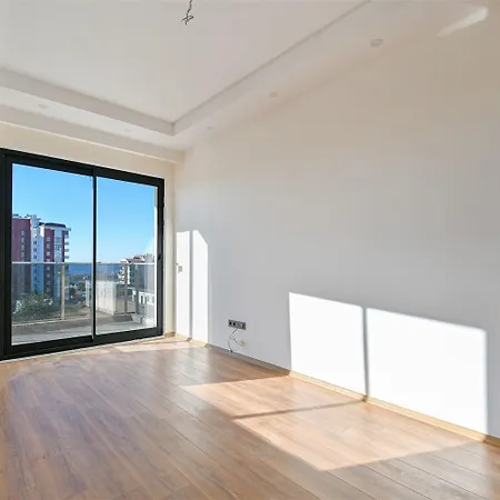 Sifir Muhtesem Havuzlu Aileye Oezel 1e1 Rezidans 公寓式酒店 阿拉尼亚