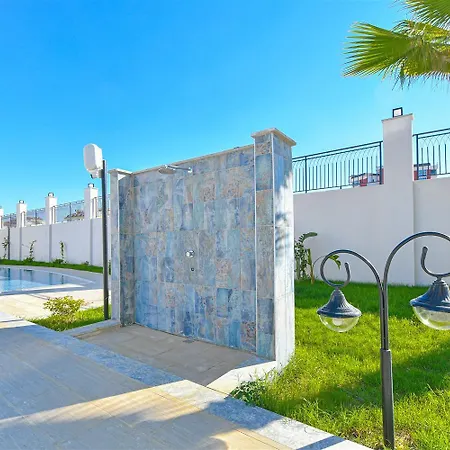 Sifir Muhtesem Havuzlu Aileye Oezel 1e1 Rezidans 3* אלאניה
