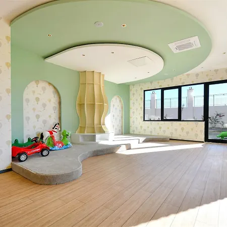 Sifir Muhtesem Havuzlu Aileye Oezel 1e1 Rezidans Aparthotel