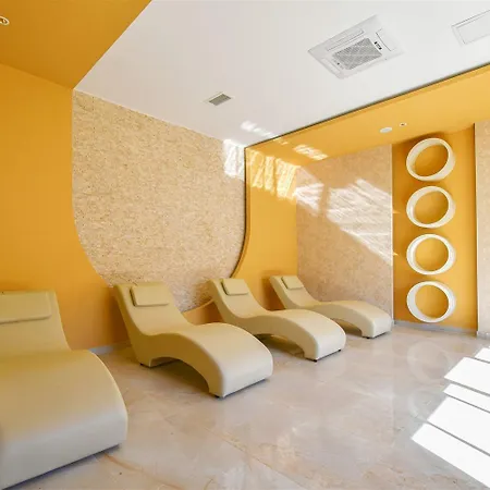 Sifir Muhtesem Havuzlu Aileye Oezel 1e1 Rezidans 3*