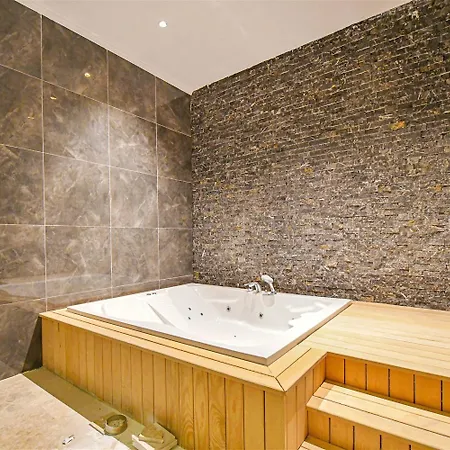 Sifir Muhtesem Havuzlu Aileye Oezel 1e1 Rezidans Alanya