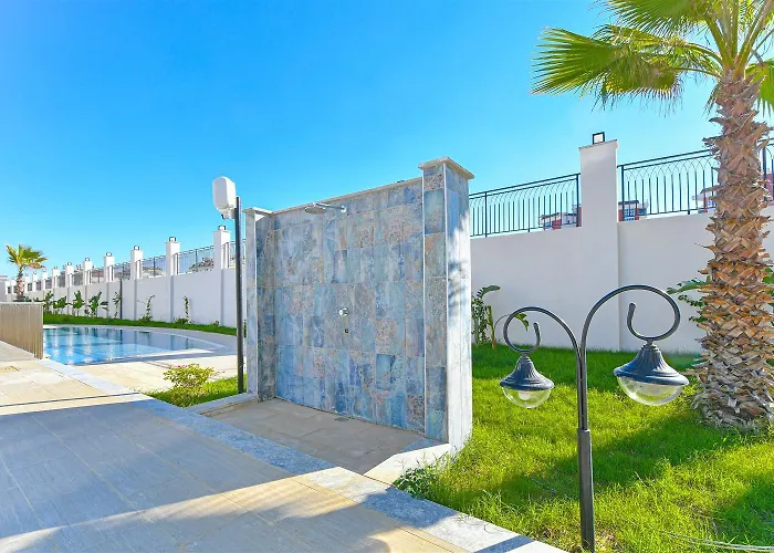 Sifir Muhtesem Havuzlu Aileye Oezel 1e1 Rezidans 3* Alanya